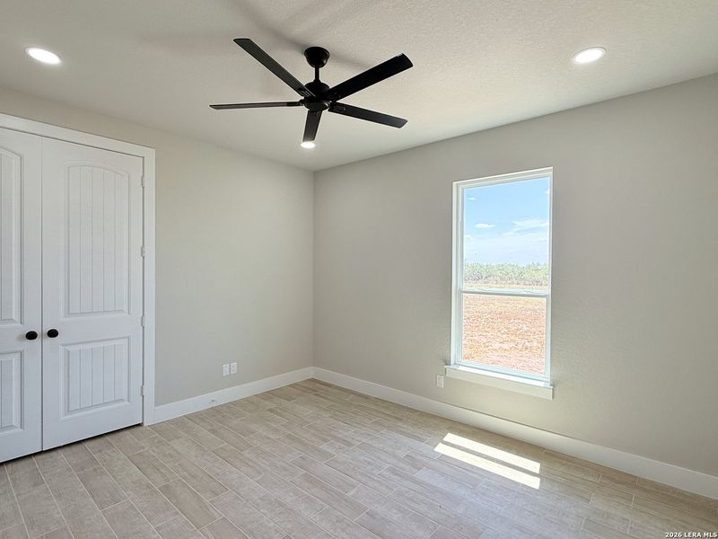 Spacious, unfurnished interior of a new home in , La Vernia (Image 18).