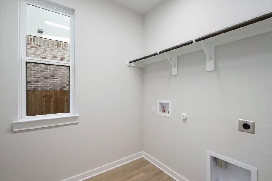 Spacious, unfurnished interior of a new home in Flora, Hutto (Image 20).