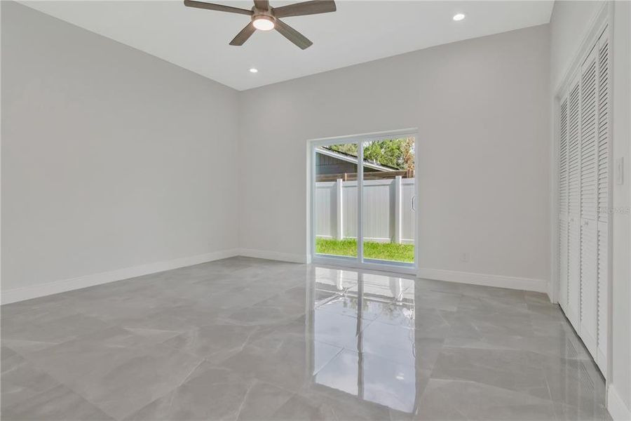 Spacious, unfurnished interior of a new home in , Tampa (Image 30).