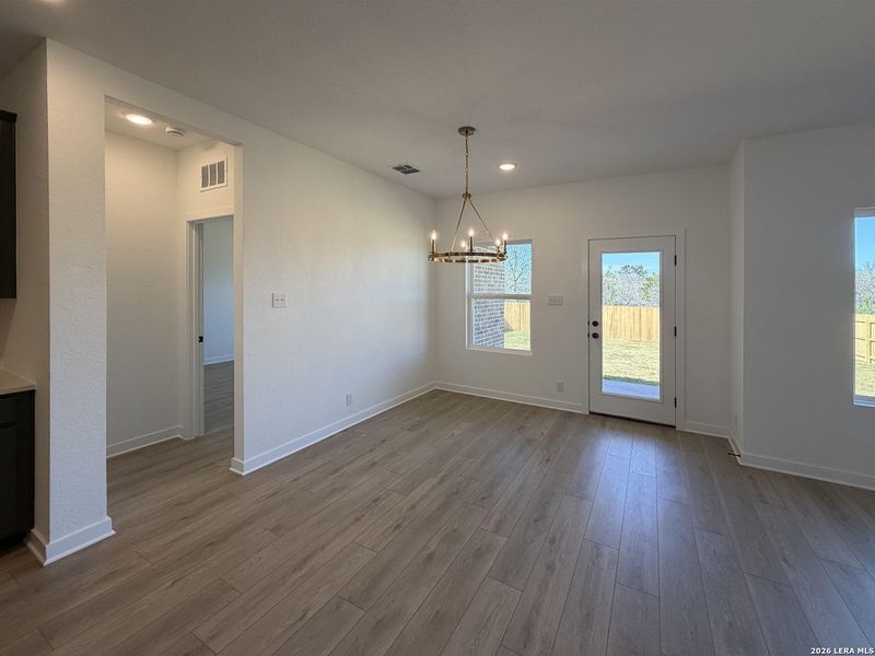 Spacious, unfurnished interior of a new home in Nopal Valley, San Antonio (Image 13).