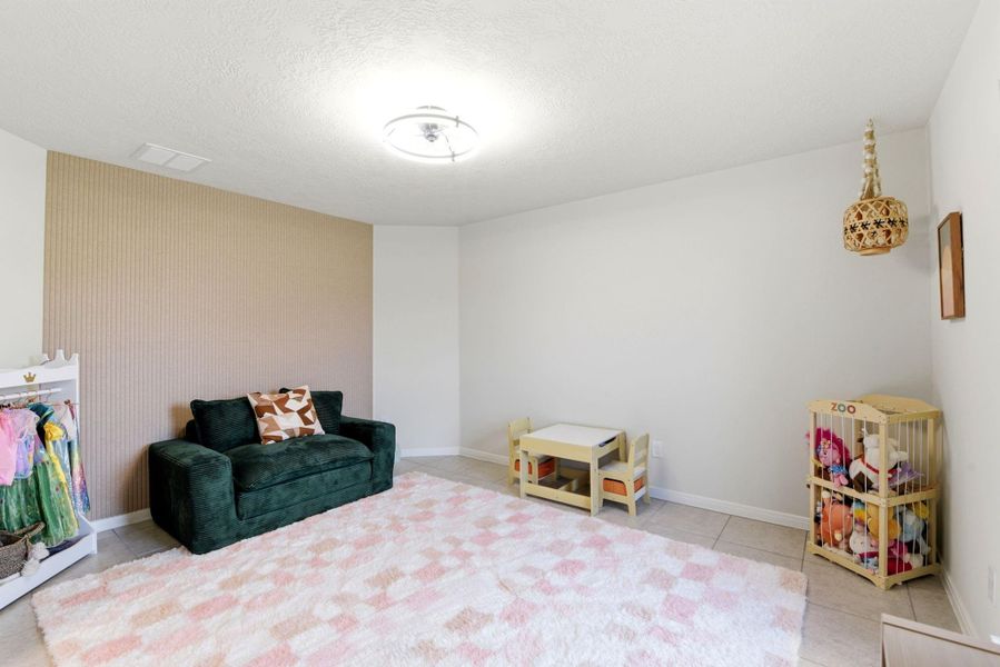Furnished interior view inside a new home in Pedregal, Dickinson (Image 14).