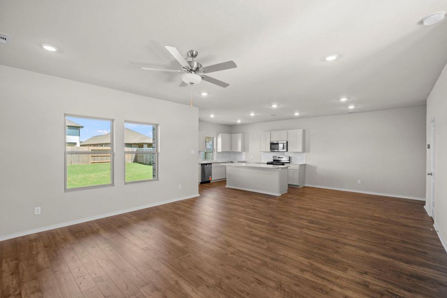 Spacious, unfurnished interior of a new home in Creekhaven, Rosharon (Image 24). Spacious, unfurnished interior of a new home in Creekhaven, Rosharon (Image 24).