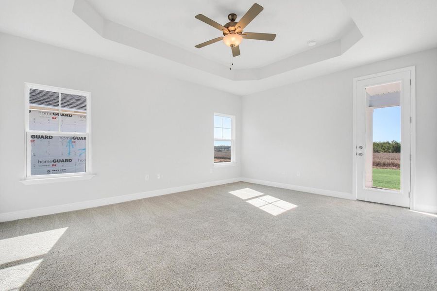 Spacious, unfurnished interior of a new home in The Bluffs at Lafayette, Freeport (Image 13).
