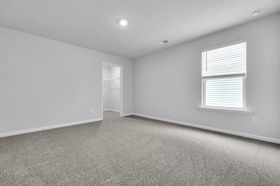 Spacious, unfurnished interior of a new home in Carolina Groves, Moncks Corner (Image 31).