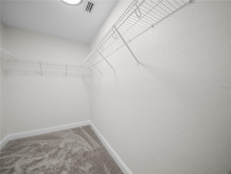 Spacious, unfurnished interior of a new home in , Bowling Green (Image 22).