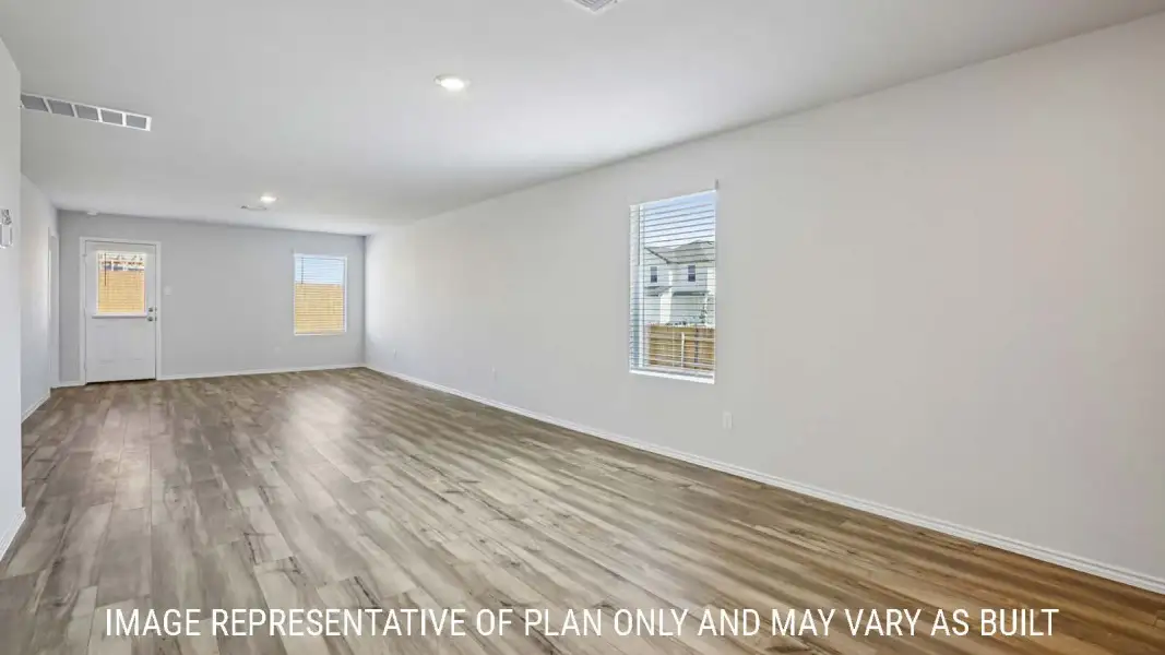 Spacious, unfurnished interior of a new home in Reynolds Crossing, Killeen (Image 13).