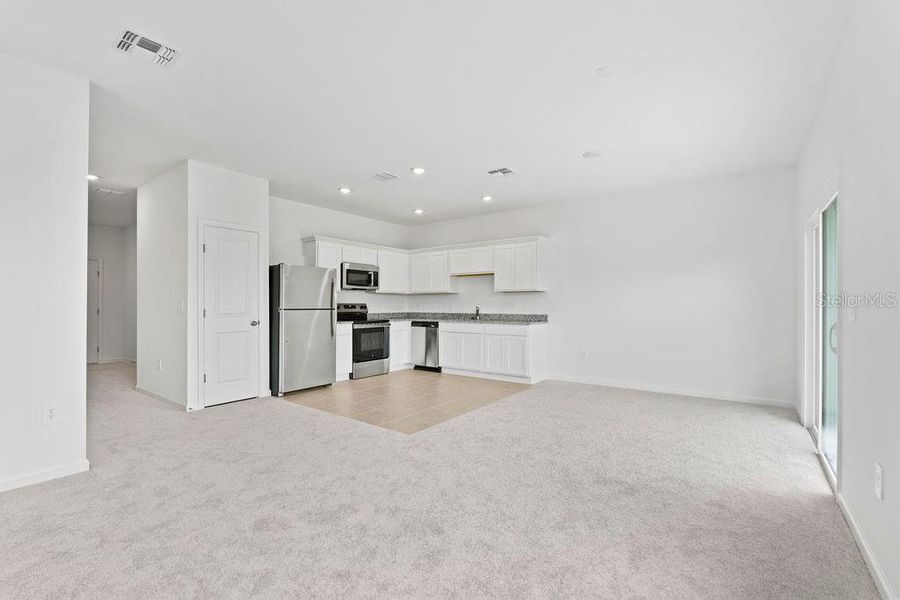 Spacious, unfurnished interior of a new home in , Davenport (Image 23).