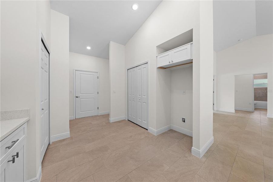 Spacious, unfurnished interior of a new home in , Yeehaw Junction (Image 30).