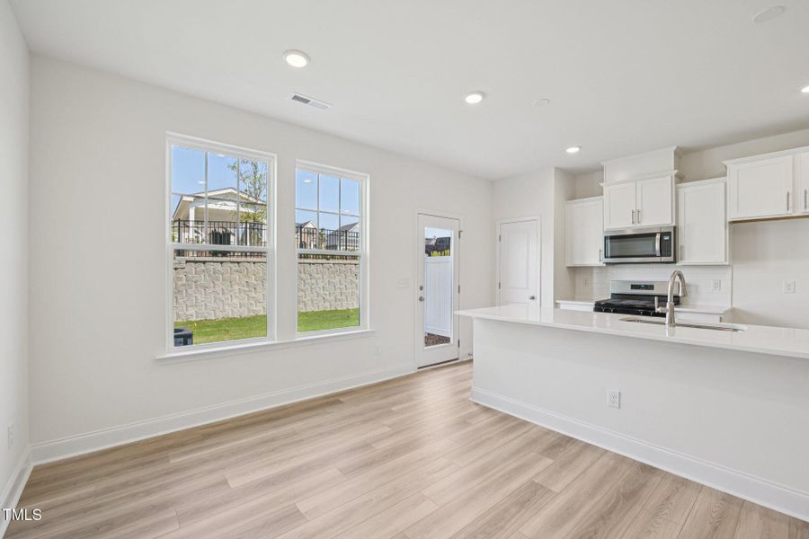 17-web-or-mls-Kensley Grv Ln-2406-017