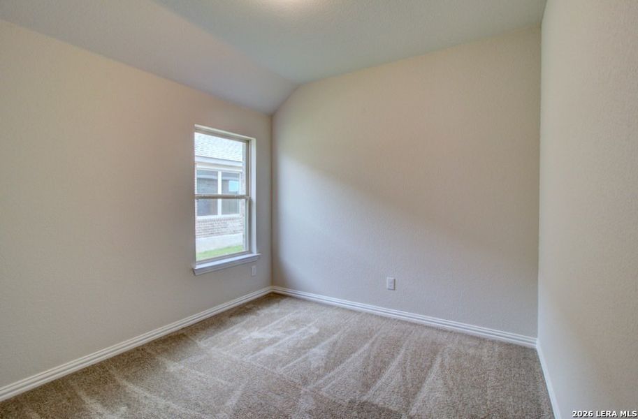 Spacious, unfurnished interior of a new home in Stream Waters, Seguin (Image 14).