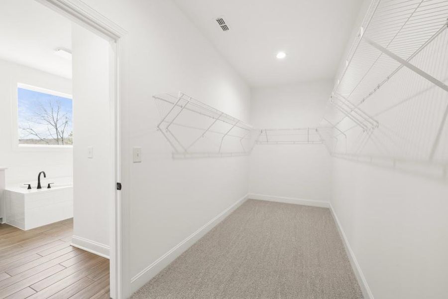 Spacious, unfurnished interior of a new home in East Harbor II at Chestatee, Dawsonville (Image 47).