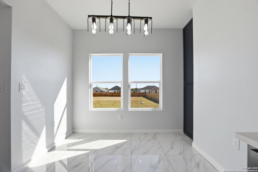 Spacious, unfurnished interior of a new home in , Atascosa (Image 20).