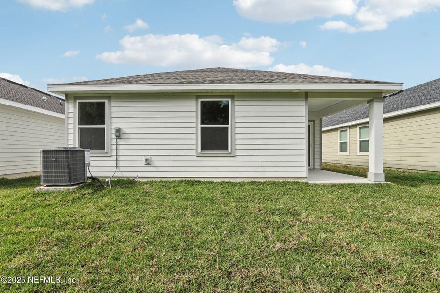 Exterior details and patio area of a home in Kings Landing, Jacksonville (Image 20).