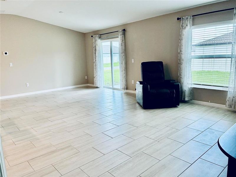 Spacious, unfurnished interior of a new home in Two Rivers, Zephyrhills (Image 12).