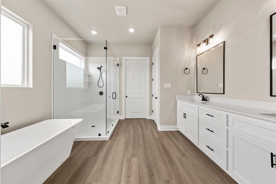 Furnished interior view inside a new home in , Gatesville (Image 9).