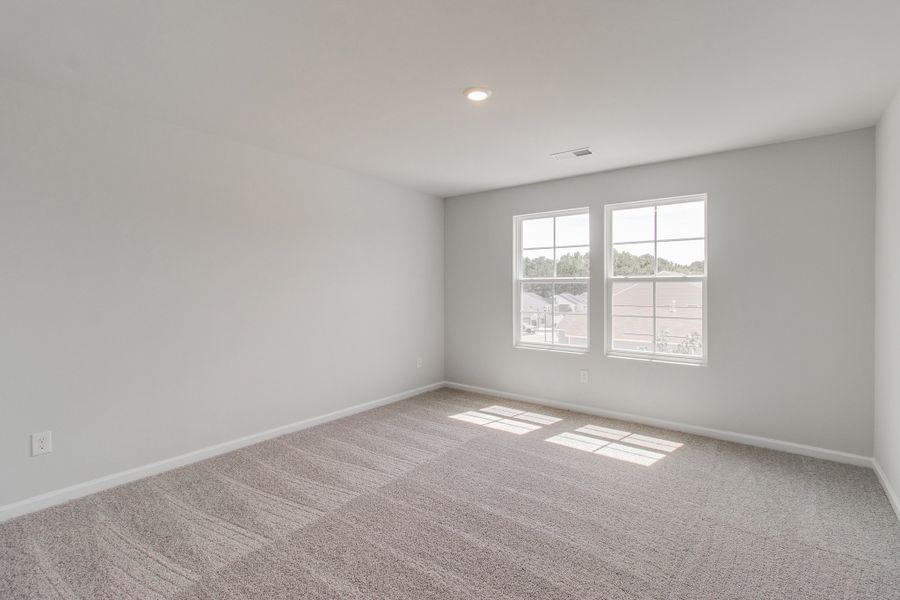 Spacious, unfurnished interior of a new home in Bluefield, Lexington (Image 33).