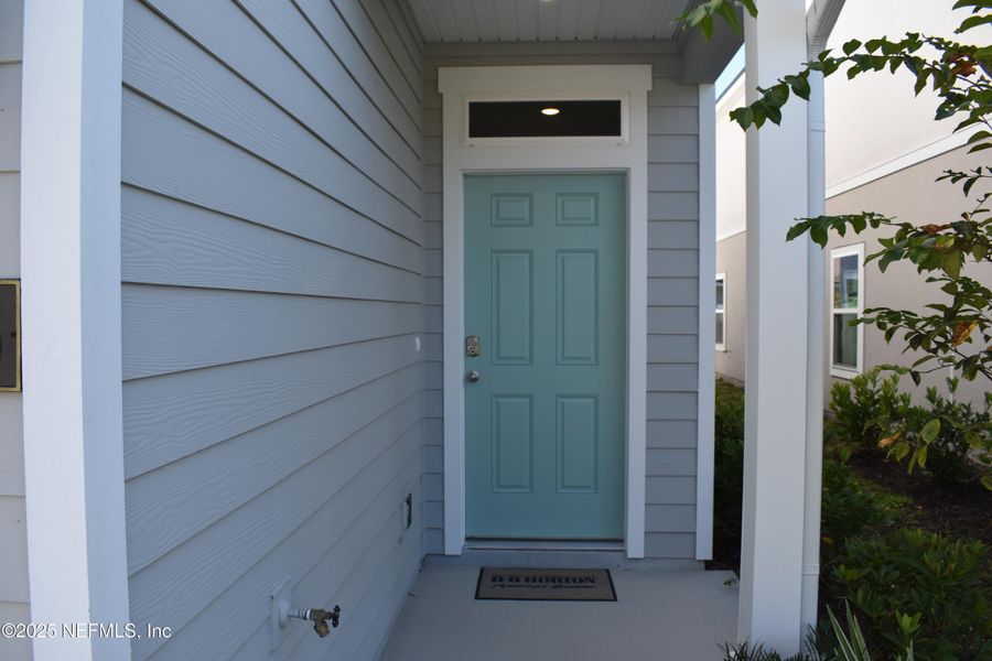 Exterior details and patio area of a home in Irongate Villas, Jacksonville (Image 33).