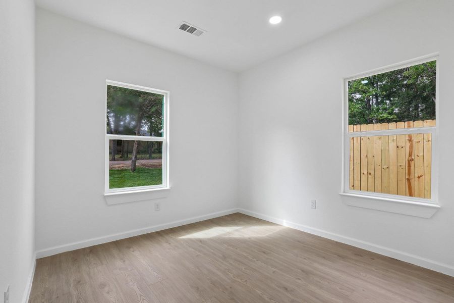Spacious, unfurnished interior of a new home in , Bastrop (Image 27).