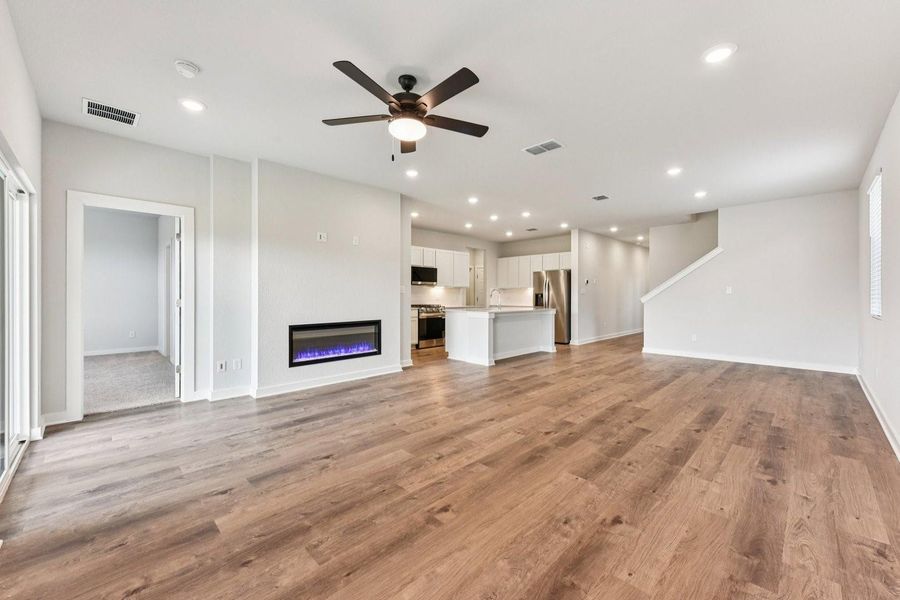 Spacious, unfurnished interior of a new home in Stallion Run, Buda (Image 18).