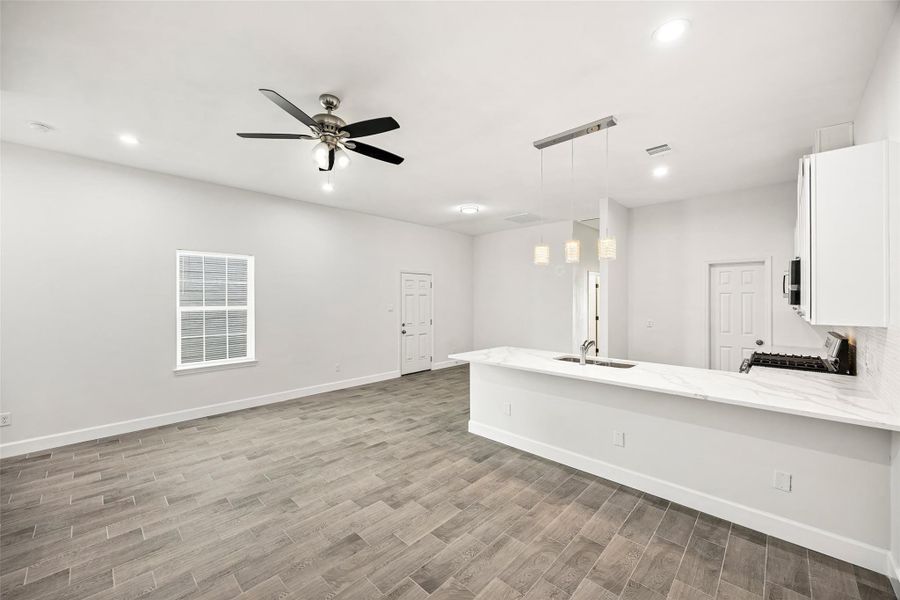 Spacious, unfurnished interior of a new home in , Houston (Image 9).