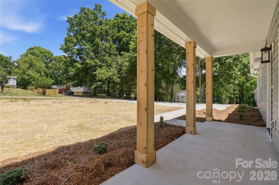 Large Sitting Porch set in Peaceful / Quiet Street