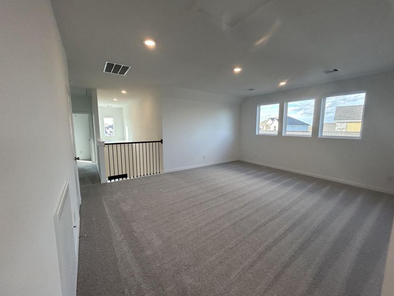 **Photos are a representation of the floor plan. This is not the actual homesite.**