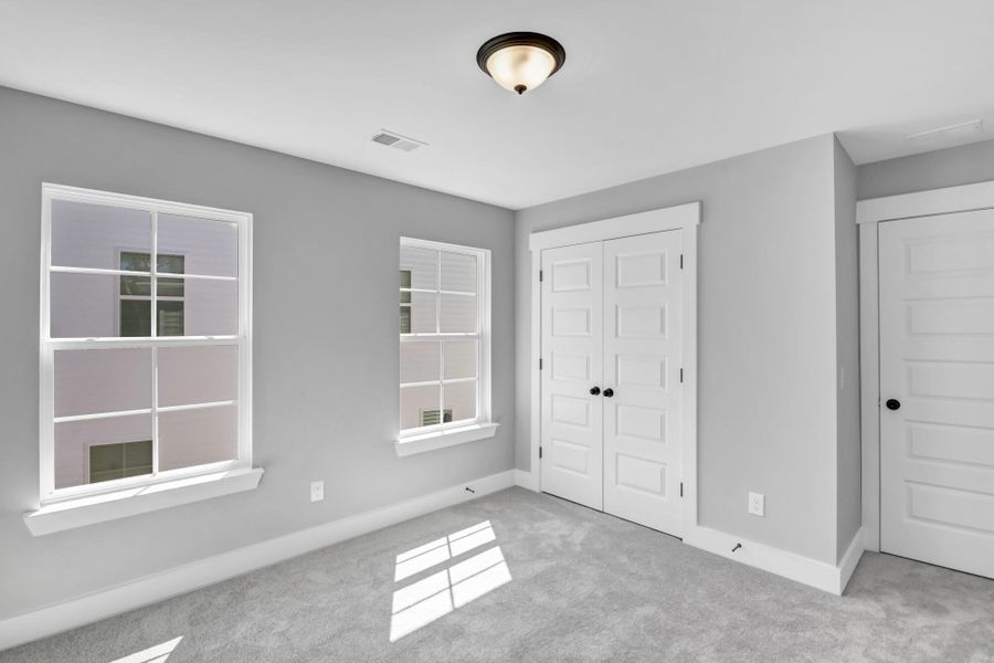 Spacious, unfurnished interior of a new home in Ashton Lakes, Lexington (Image 18).