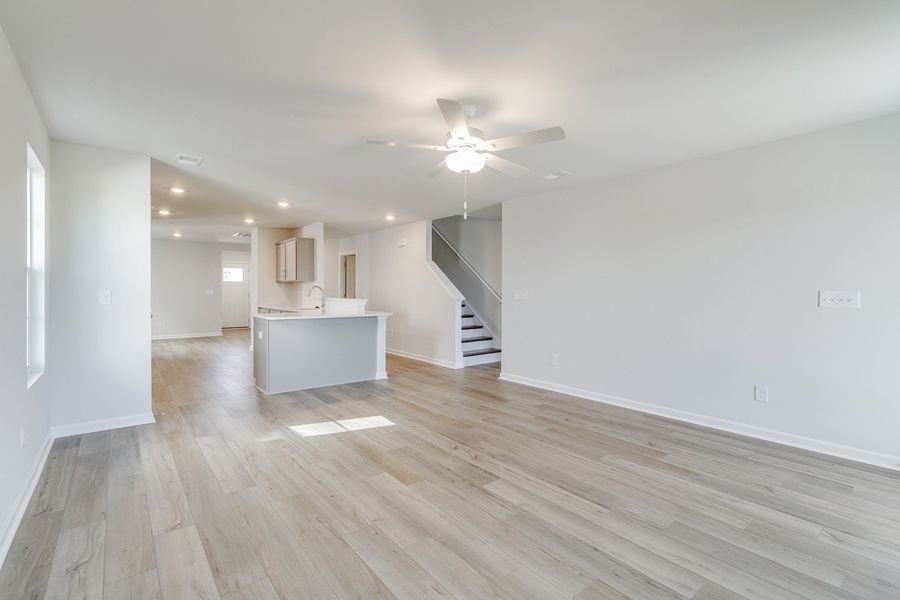 Spacious, unfurnished interior of a new home in Winston Point, Gilbert (Image 16).