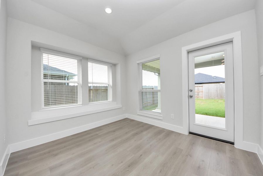 Spacious, unfurnished interior of a new home in Sunrise Cove: Landmark Collection, Texas City (Image 29).
