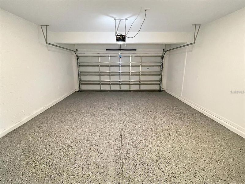 Spacious, unfurnished interior of a new home in , Davenport (Image 9).