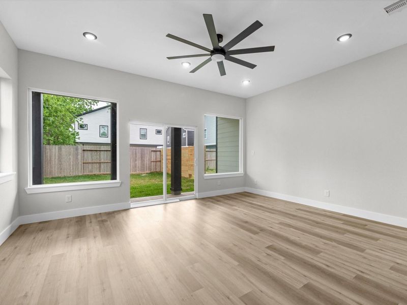 Spacious, unfurnished interior of a new home in , Houston (Image 13).