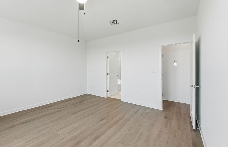 Spacious, unfurnished interior of a new home in Kuempel Farms, Pflugerville (Image 42).