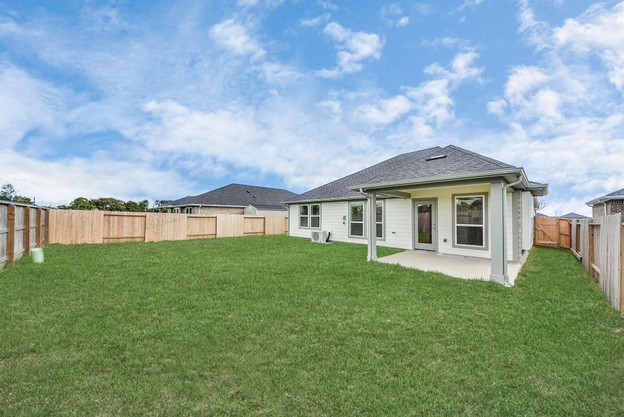 Exterior details and patio area of a home in Sunrise Cove: Landmark Collection, Texas City (Image 23).