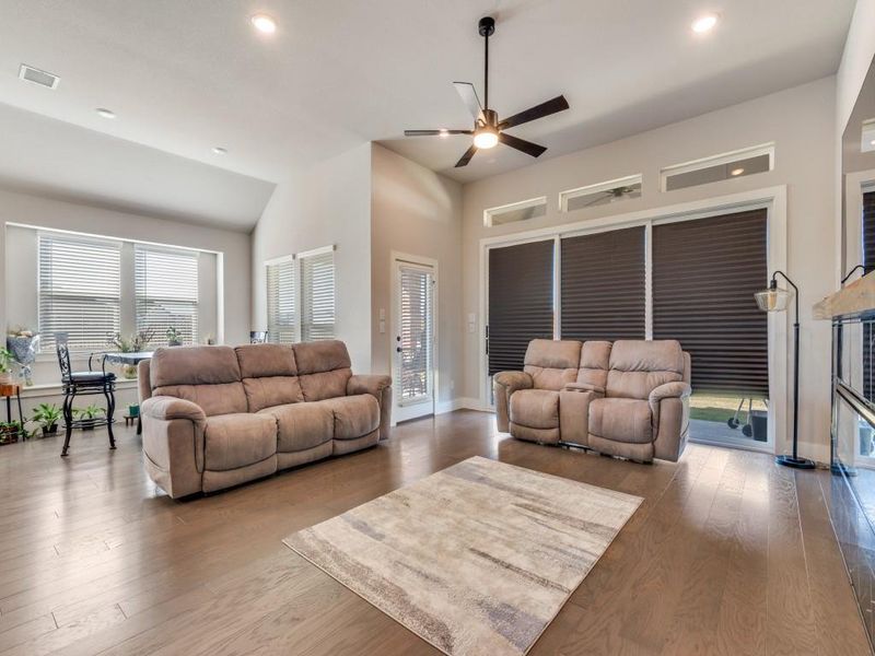 Furnished interior view inside a new home in Oaks of North Grove, Waxahachie (Image 17).