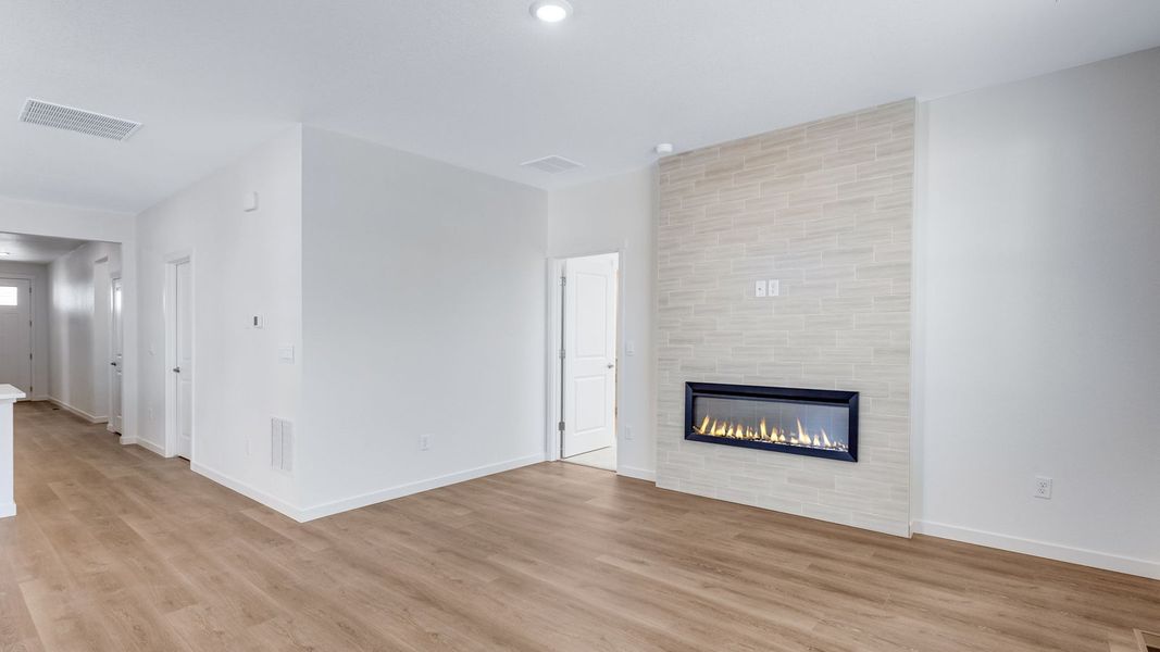 Spacious, unfurnished interior of a new home in Lakeside Canyon, Mead (Image 17). Spacious, unfurnished interior of a new home in Lakeside Canyon, Mead (Image 17).