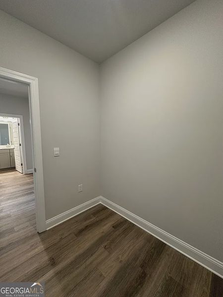 Spacious, unfurnished interior of a new home in Mirror Lake at South Harbour, Villa Rica (Image 20).