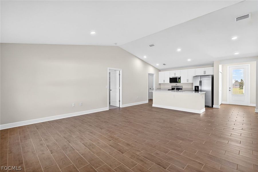 Spacious, unfurnished interior of a new home in Cape Coral, Cape Coral (Image 15).