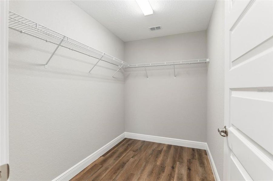 Spacious, unfurnished interior of a new home in , Ocala (Image 31).