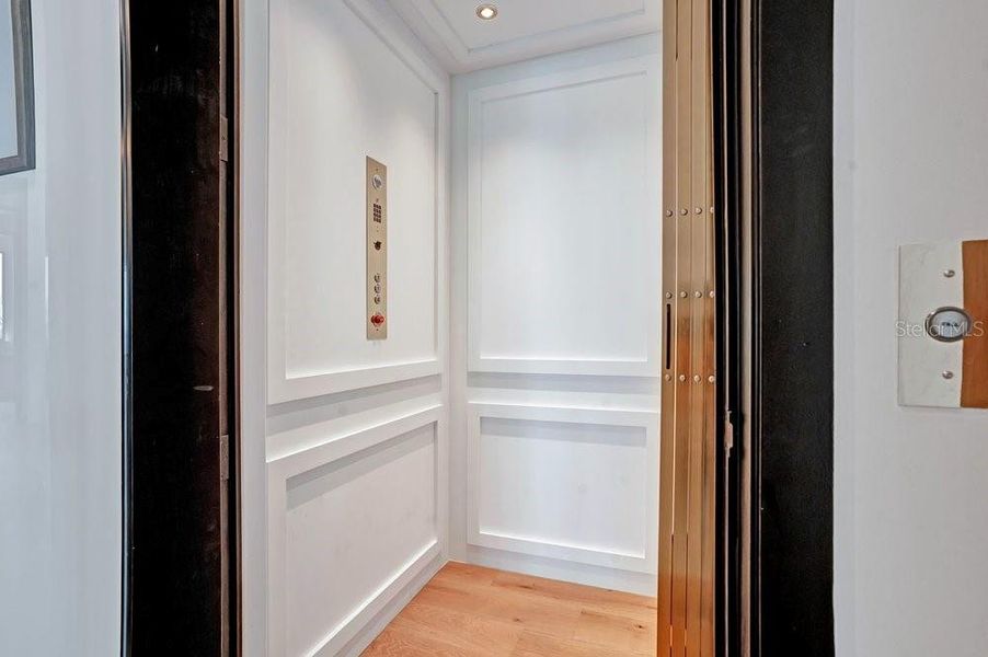 Spacious, unfurnished interior of a new home in , Windermere (Image 28).
