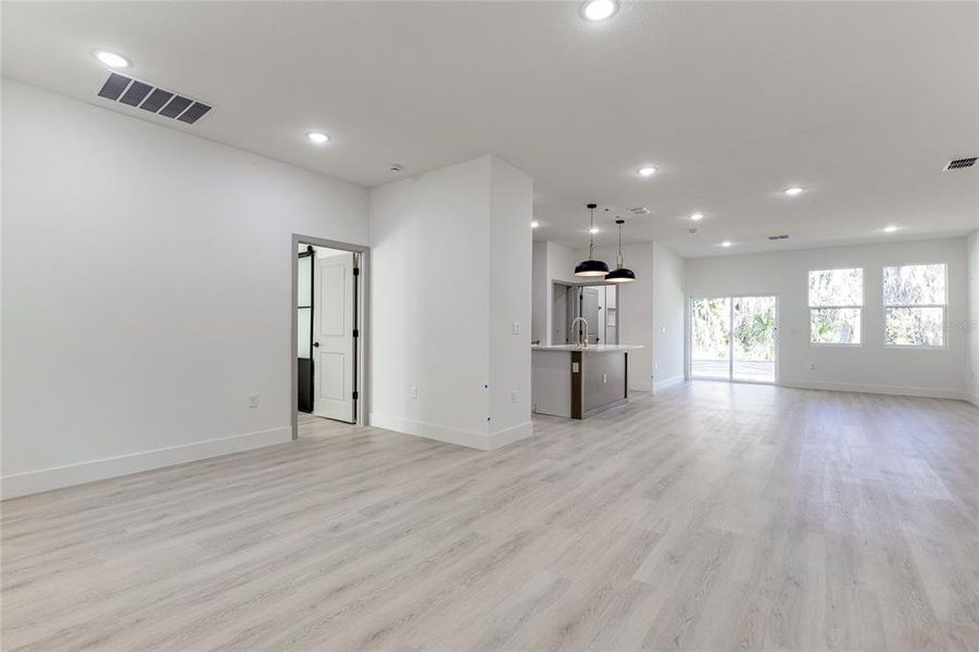 Spacious, unfurnished interior of a new home in , Deltona (Image 19).