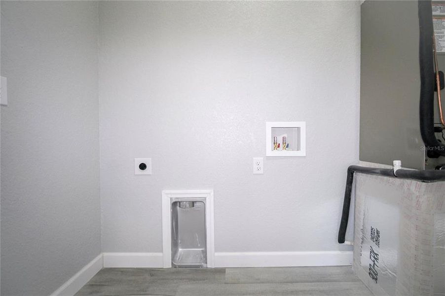 Spacious, unfurnished interior of a new home in , Sebring (Image 34).