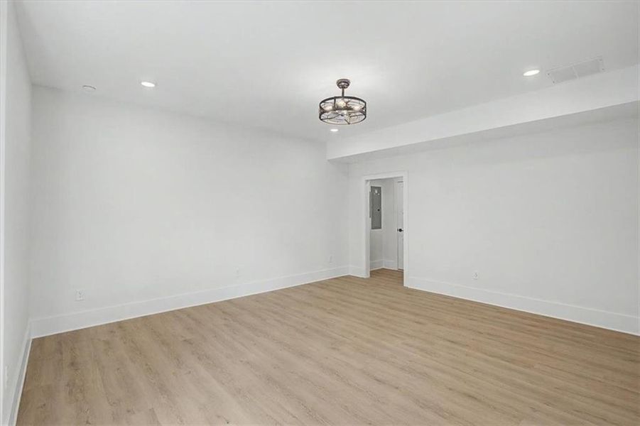 Spacious, unfurnished interior of a new home in , Ranger (Image 39).