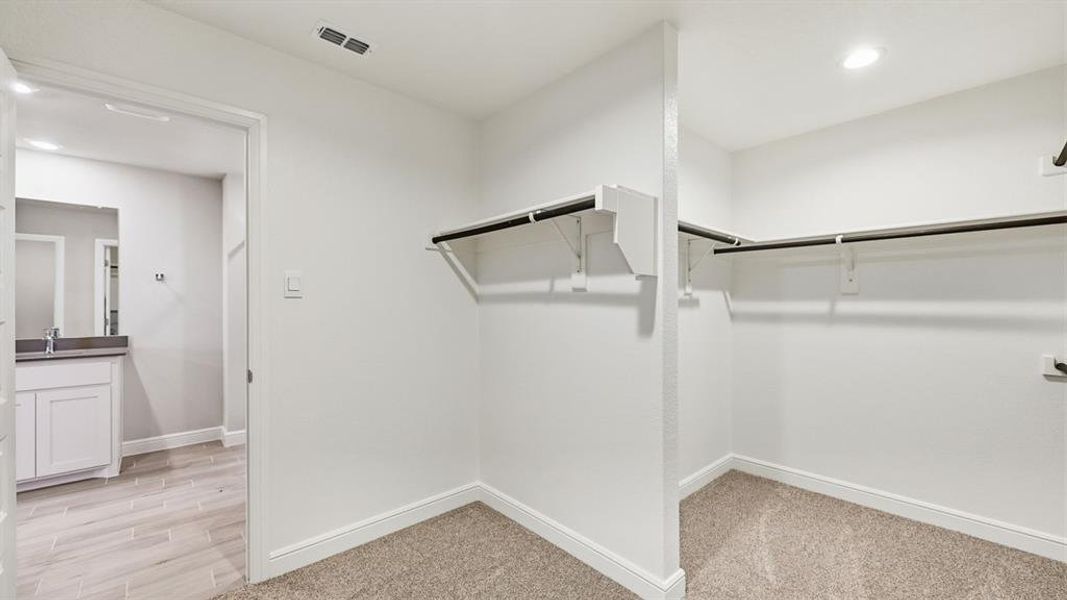 Spacious, unfurnished interior of a new home in Parkerville Meadows, DeSoto (Image 18).