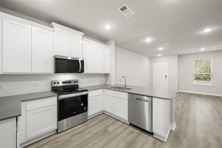 226 Wagon Spoke- Kitchen-3