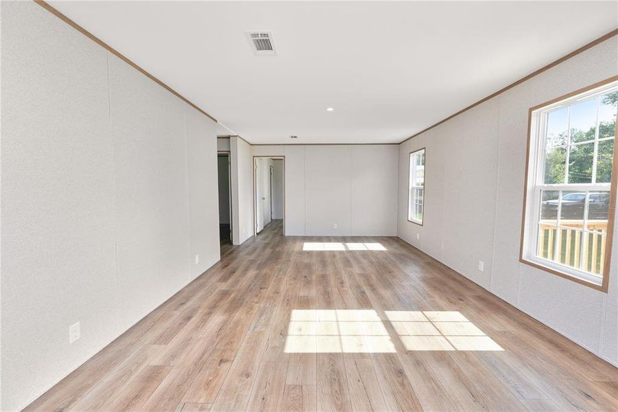 Spacious, unfurnished interior of a new home in , Lakeland (Image 20).