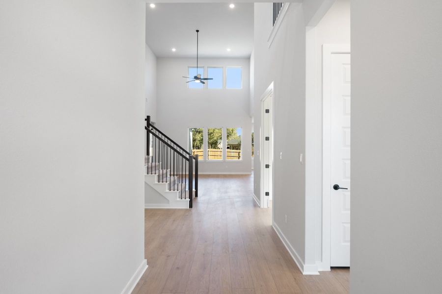 Spacious, unfurnished interior of a new home in Heritage, Dripping Springs (Image 20). Spacious, unfurnished interior of a new home in Heritage, Dripping Springs (Image 20).