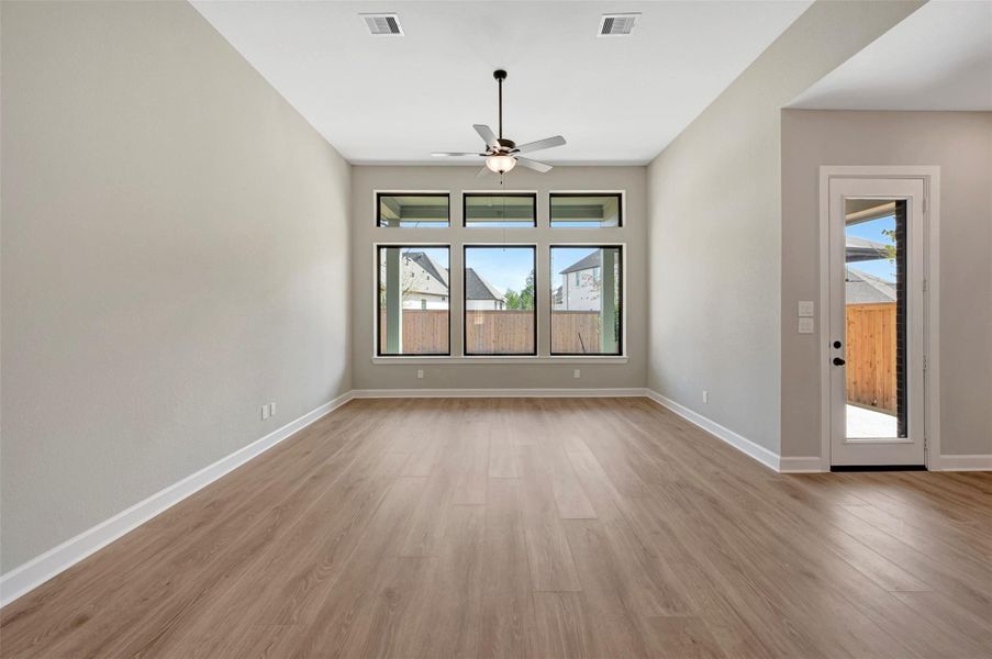 Spacious, unfurnished interior of a new home in Kresston - Enclave Collection, Montgomery (Image 26).