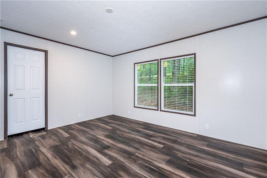 Spacious, unfurnished interior of a new home in , Jasper (Image 32).