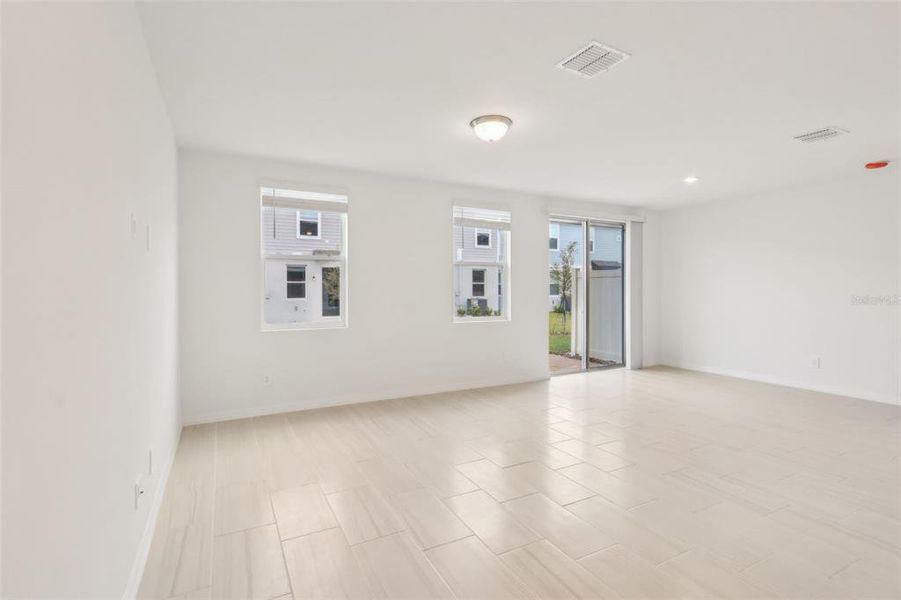 Spacious, unfurnished interior of a new home in The Meadow at Crossprairie Townes, St. Cloud (Image 29).