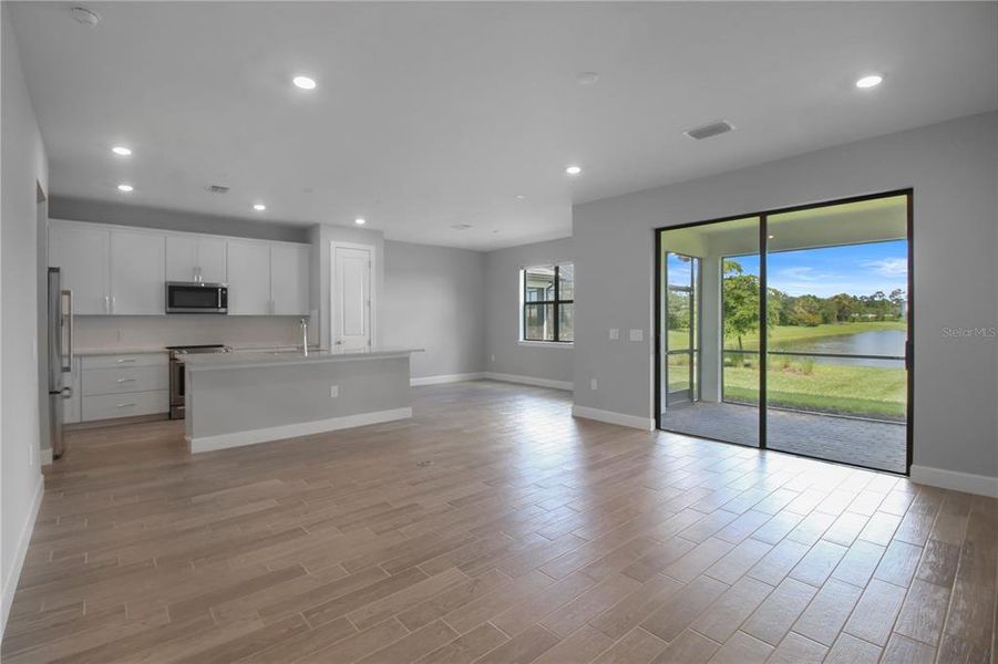 Spacious, unfurnished interior of a new home in , Lakewood Ranch (Image 26).